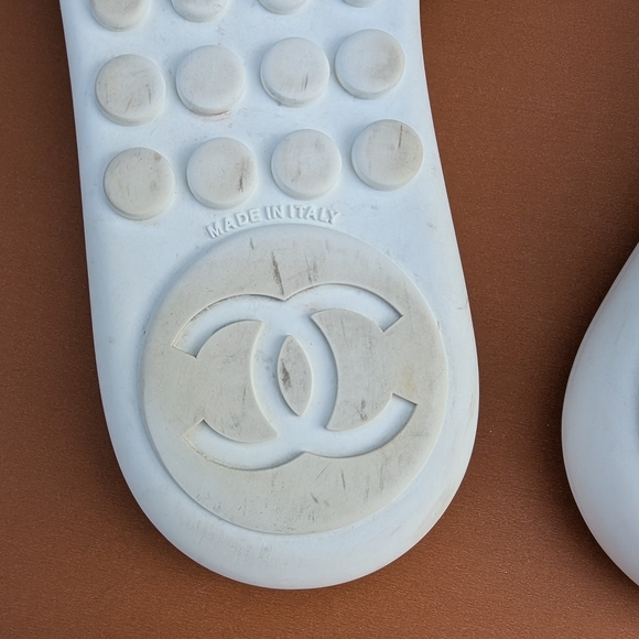 CHANEL CC CHARM DENIM FLIP FLOP WOMEN'S SANDALS - Picture 10 of 13